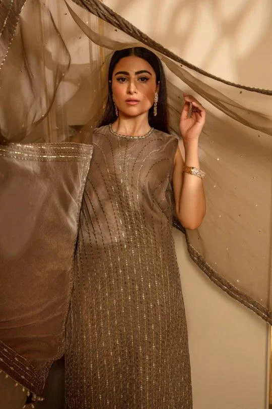 FV23-002 - Ayesha Shoaib Malik - Formals - Image 5